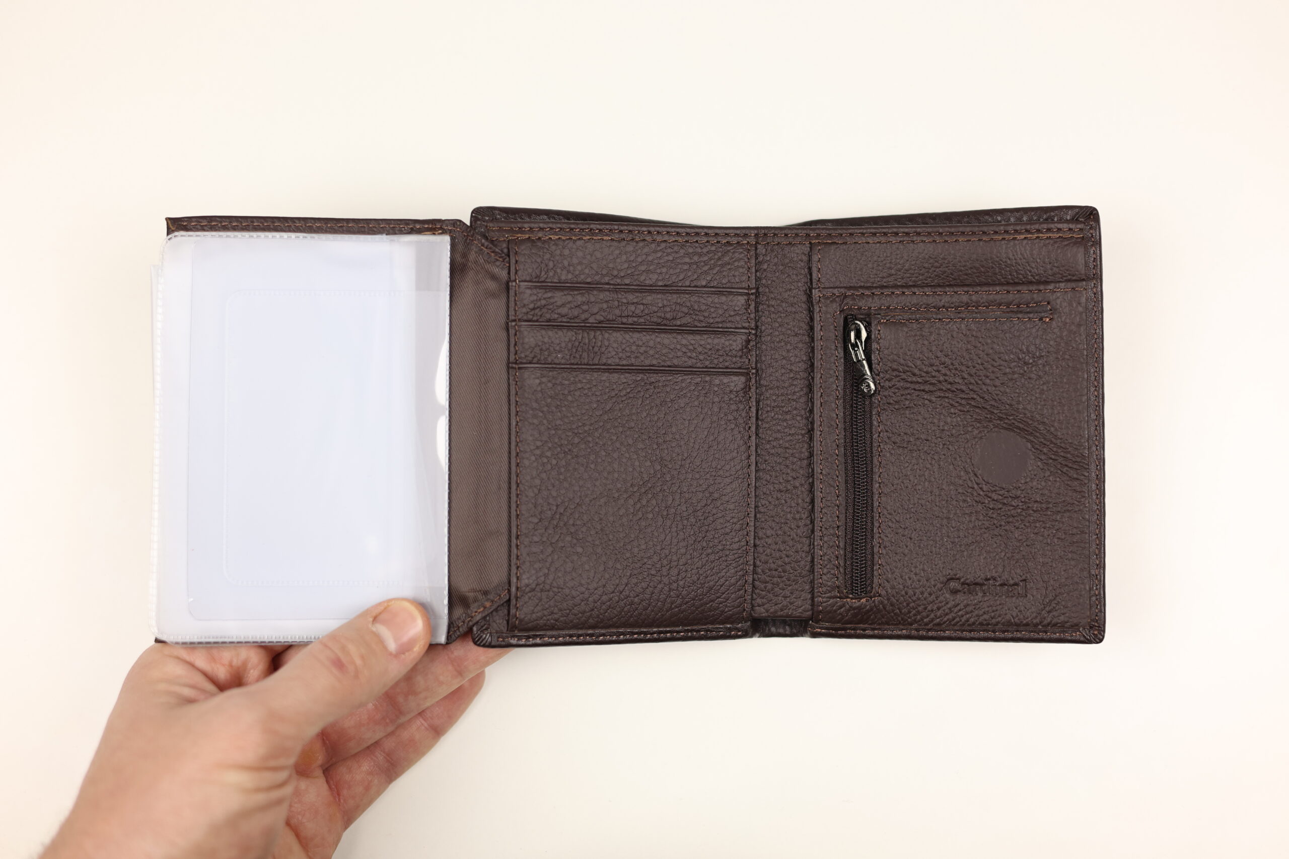 Чоловіче шкіряне портмоне cardinal вертикальне без кнопки Чоловіче шкіряне портмоне cardinal вертикальне без кнопки