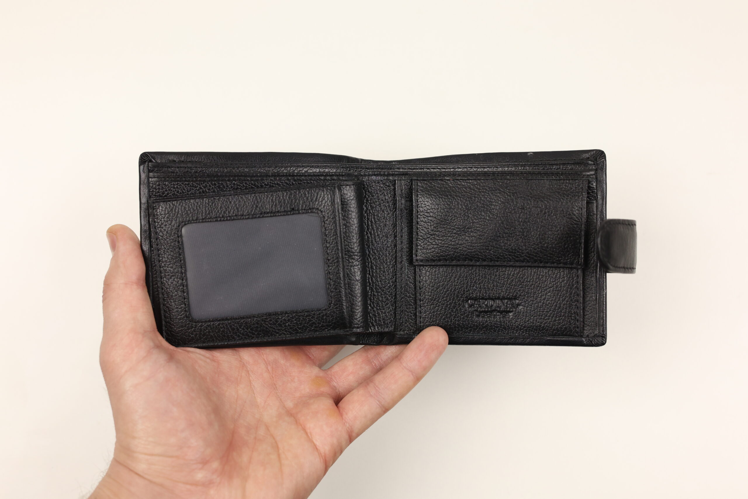 Чоловічий шкіряний гаманець cardinal на кнопці (зовнішня монетниця на клапані) Чоловічий шкіряний гаманець cardinal на кнопці (зовнішня монетниця на клапані)