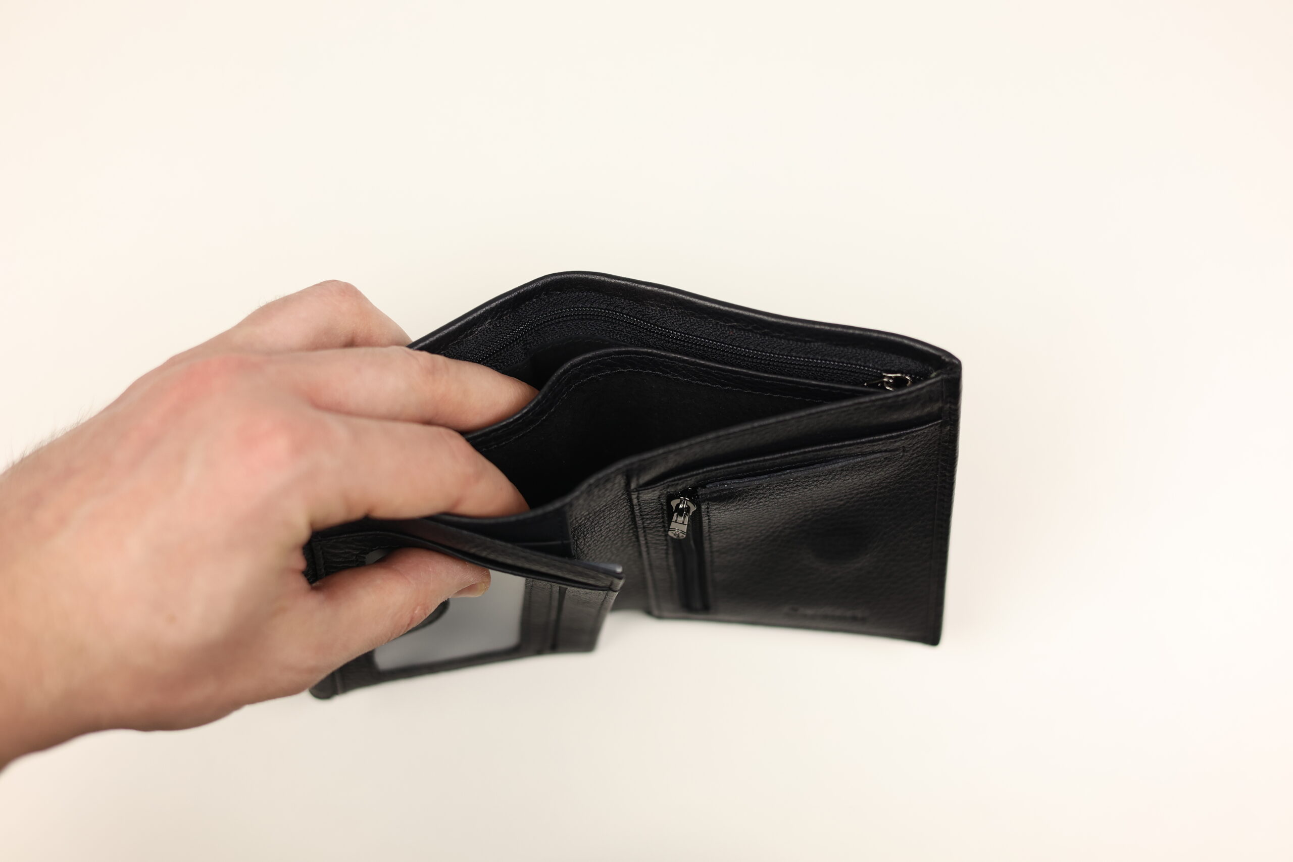 Чоловіче шкіряне портмоне cardinal вертикальне без кнопки Чоловіче шкіряне портмоне cardinal вертикальне без кнопки