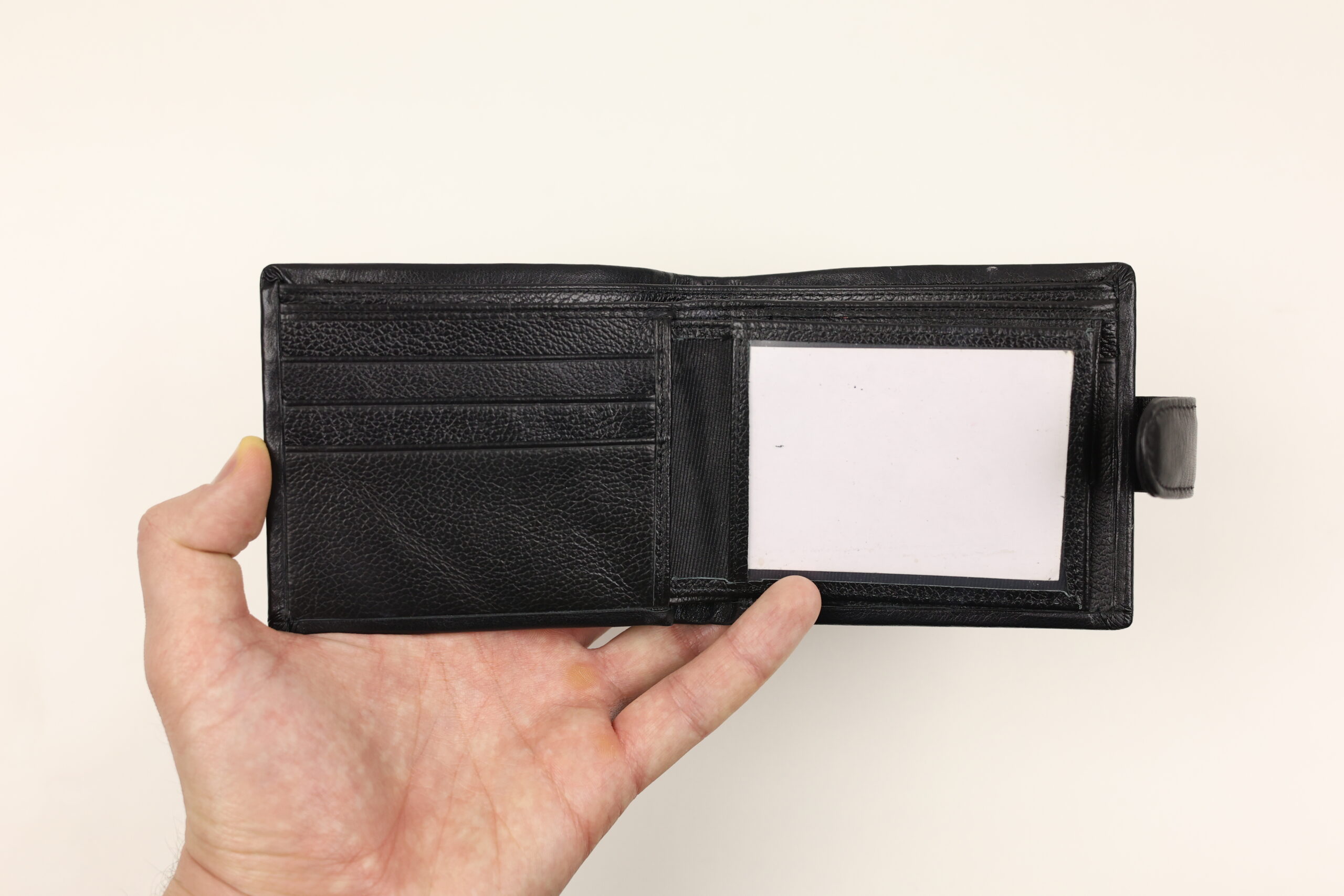 Чоловічий шкіряний гаманець cardinal на кнопці (зовнішня монетниця на клапані) Чоловічий шкіряний гаманець cardinal на кнопці (зовнішня монетниця на клапані)