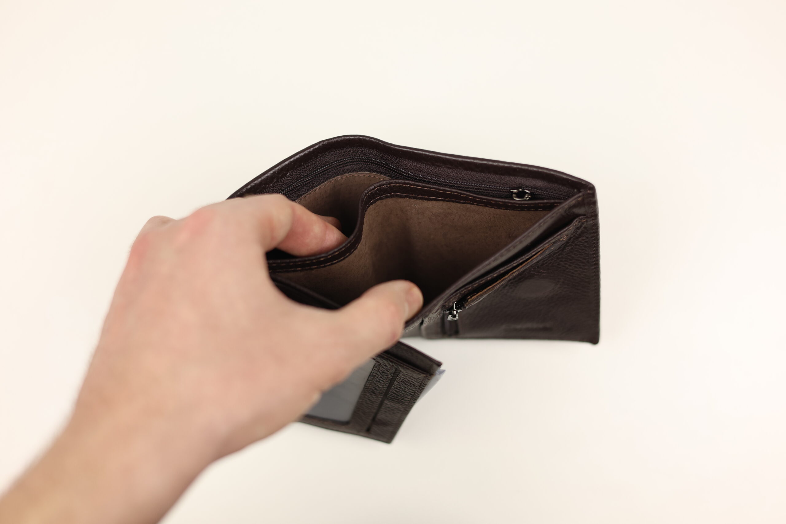 Чоловіче шкіряне портмоне cardinal вертикальне без кнопки Чоловіче шкіряне портмоне cardinal вертикальне без кнопки