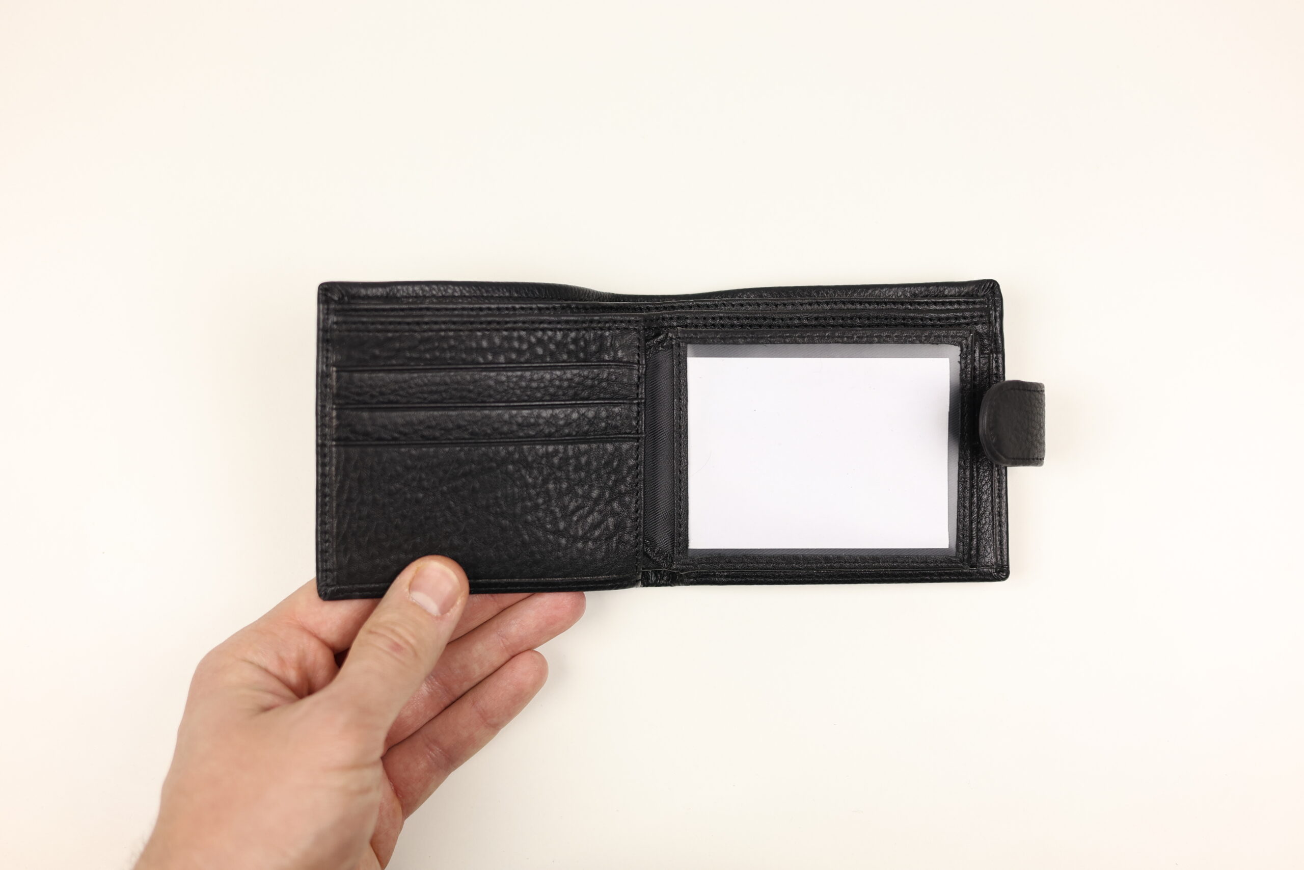 Чоловіче шкіряне портмоне cardinal горизонтальне на кнопці (2 прозорих вікна) Чоловіче шкіряне портмоне cardinal горизонтальне на кнопці (2 прозорих вікна)