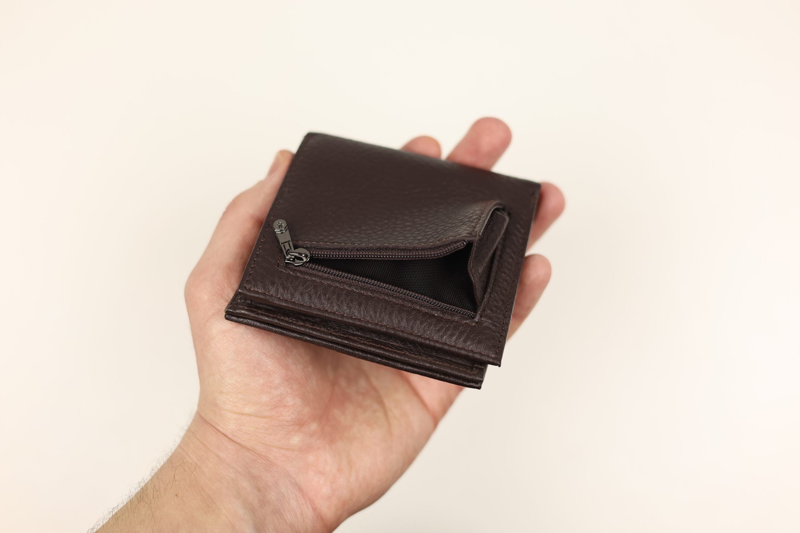 Чоловічий гаманець шкіряний затискач cardinal на кнопці Чоловічий гаманець шкіряний затискач cardinal на кнопці