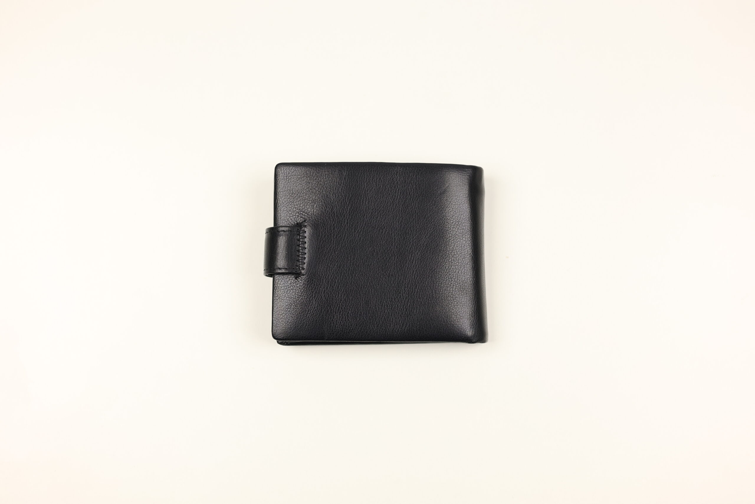 Чоловічий шкіряний гаманець cardinal на кнопці (зовнішня монетниця на клапані) Чоловічий шкіряний гаманець cardinal на кнопці (зовнішня монетниця на клапані)