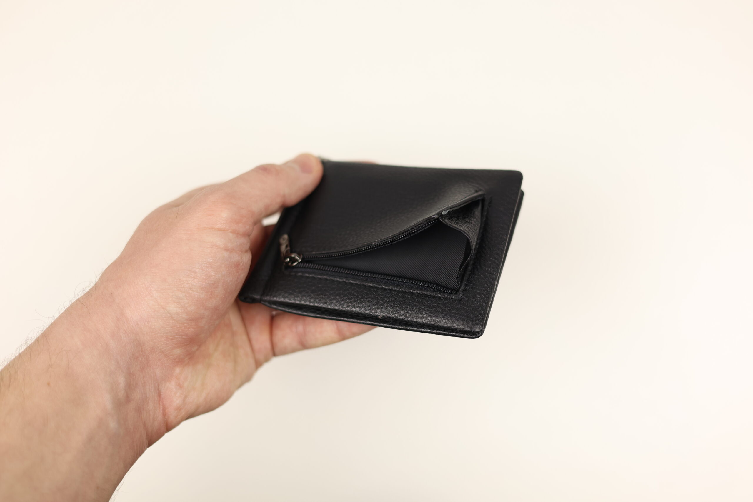 Чоловічий шкіряний затискач cardinal на кнопці (з монетницею) Чоловічий шкіряний затискач cardinal на кнопці (з монетницею)