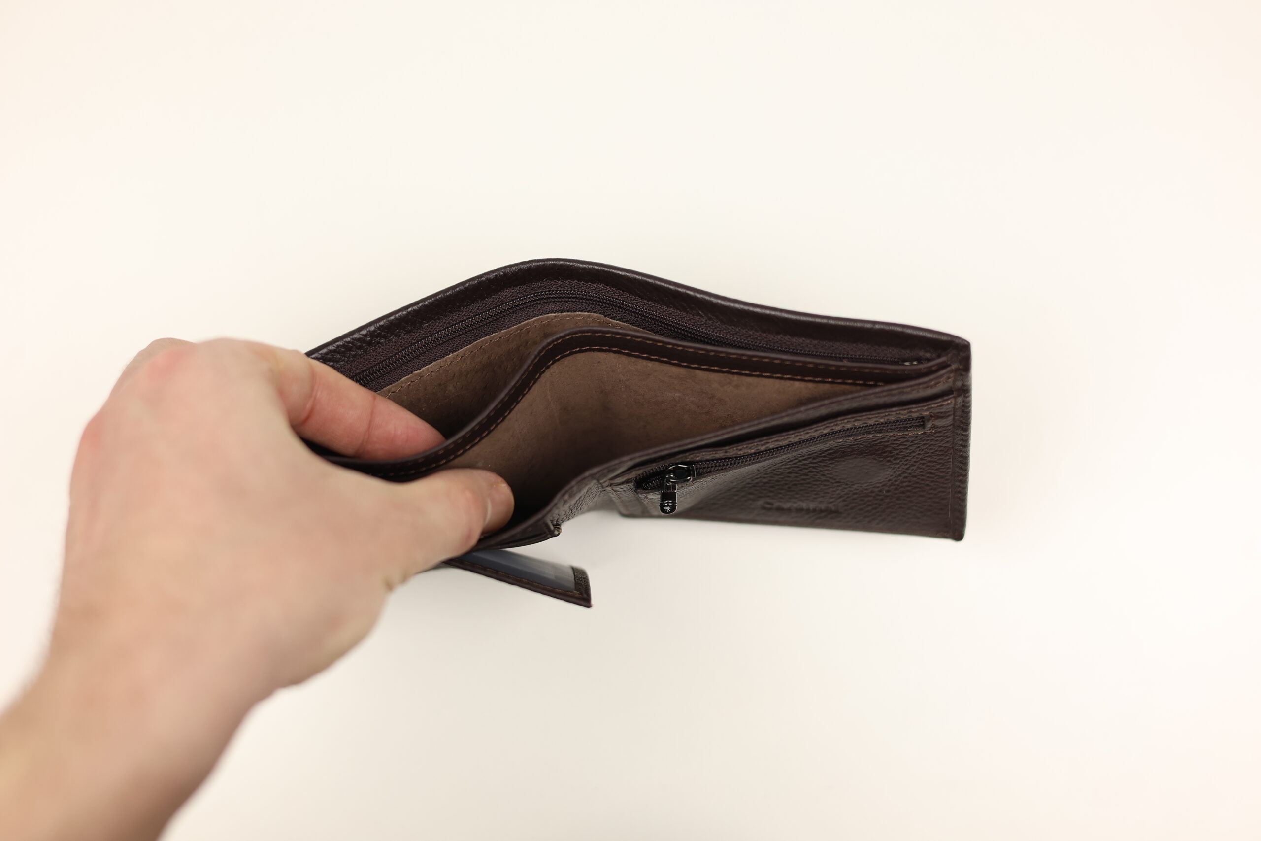 Чоловіче шкіряне портмоне cardinal горизонтальне без кнопки Чоловіче шкіряне портмоне cardinal горизонтальне без кнопки