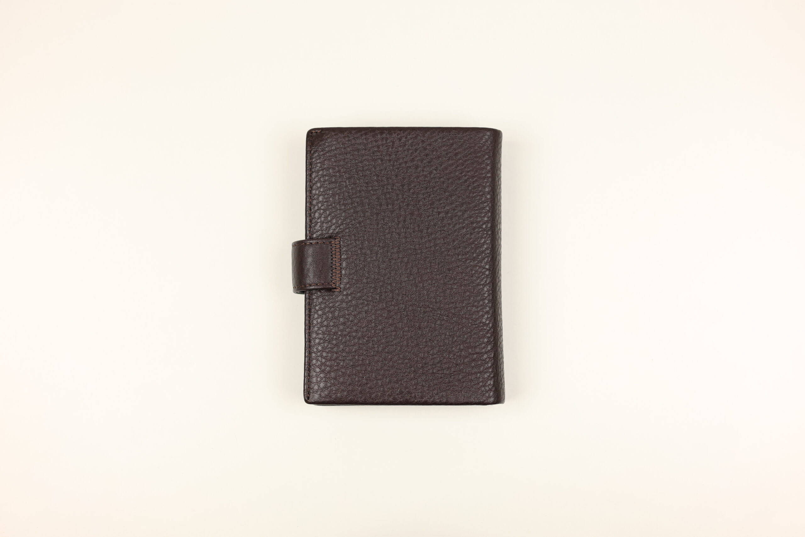 Чоловіче шкіряне портмоне cardinal вертикальне на кнопці Чоловіче шкіряне портмоне cardinal вертикальне на кнопці