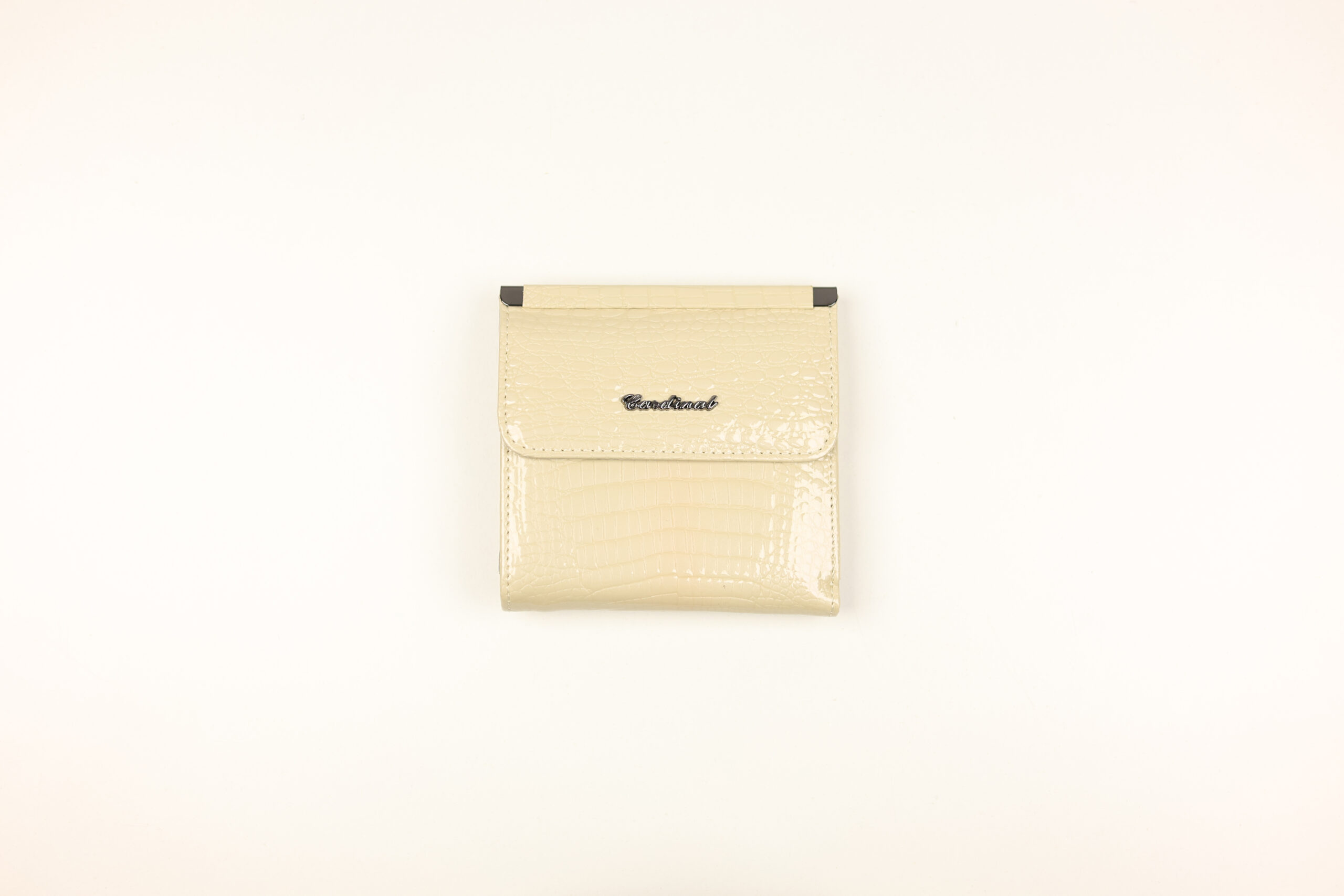 Жіночий шкіряний гаманець Cardinal квадратний (лаковий, на кнопці)