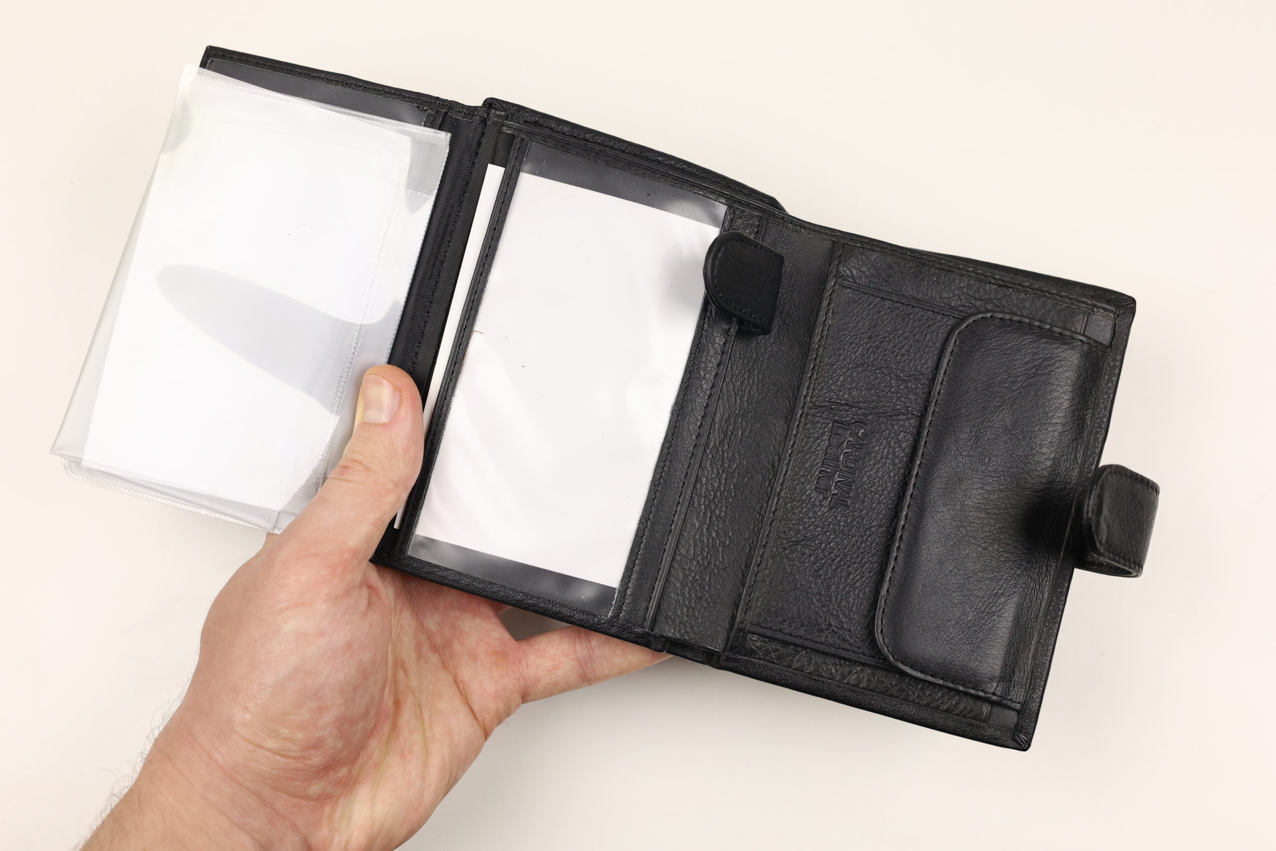 Чоловічий шкіряний гаманець cardinal вертикальний (на кнопці + кишеня на блискав Чоловічий шкіряний гаманець cardinal вертикальний (на кнопці + кишеня на блискав