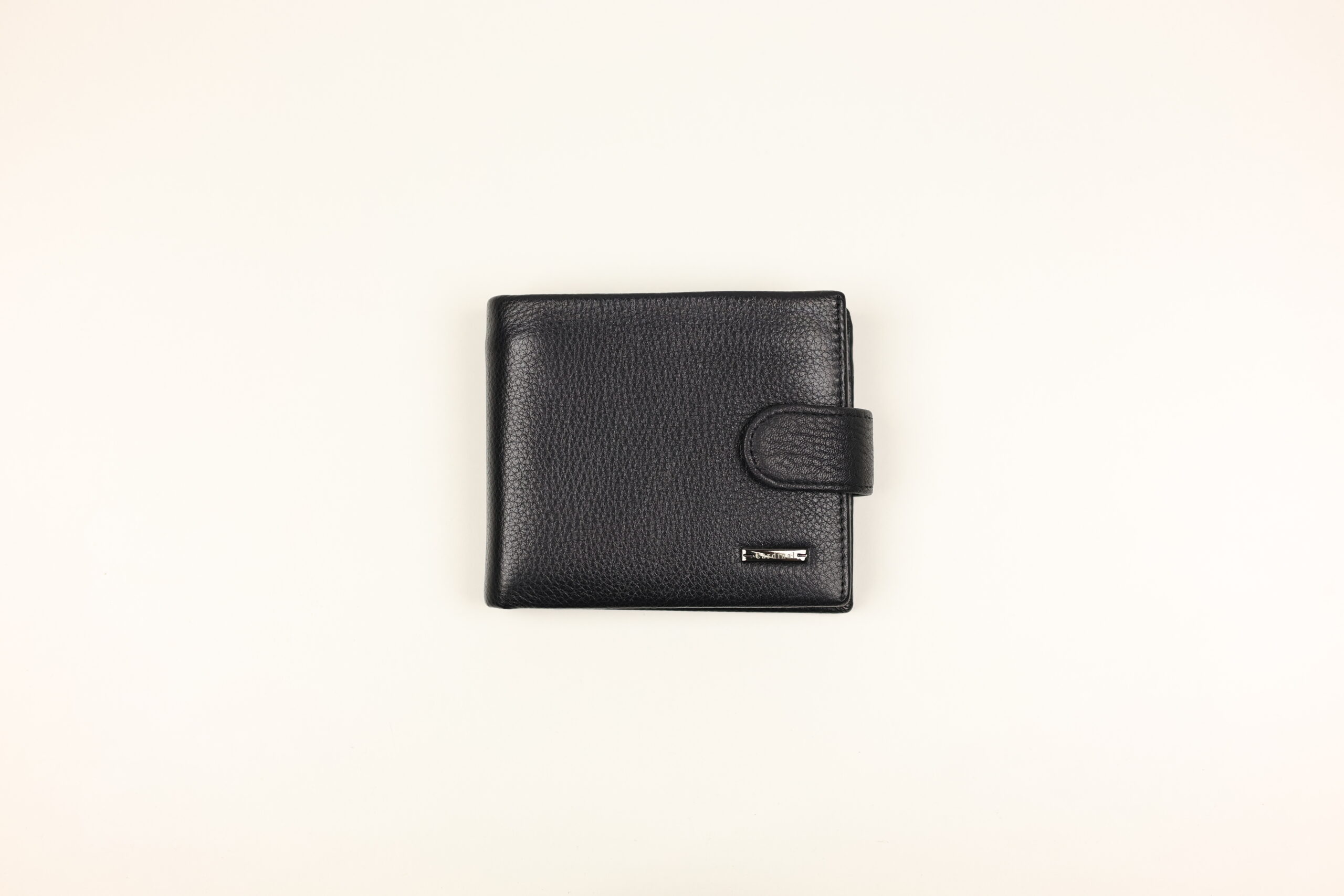 Чоловіче шкіряне портмоне Cardinal горизонтальне на кнопці (2 прозорих вікна)