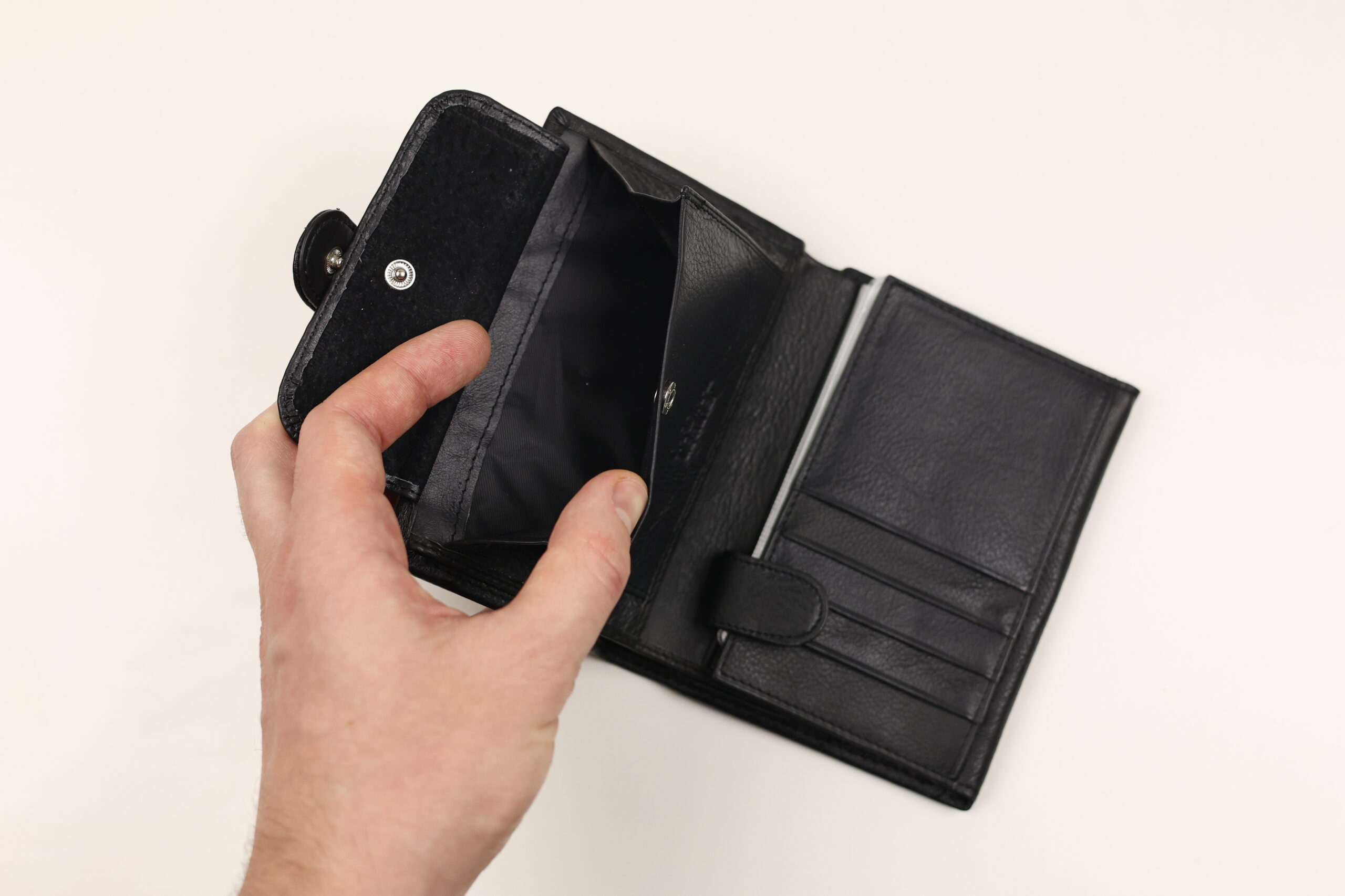 Чоловічий шкіряний гаманець cardinal вертикальний (на кнопці + кишеня на блискав Чоловічий шкіряний гаманець cardinal вертикальний (на кнопці + кишеня на блискав