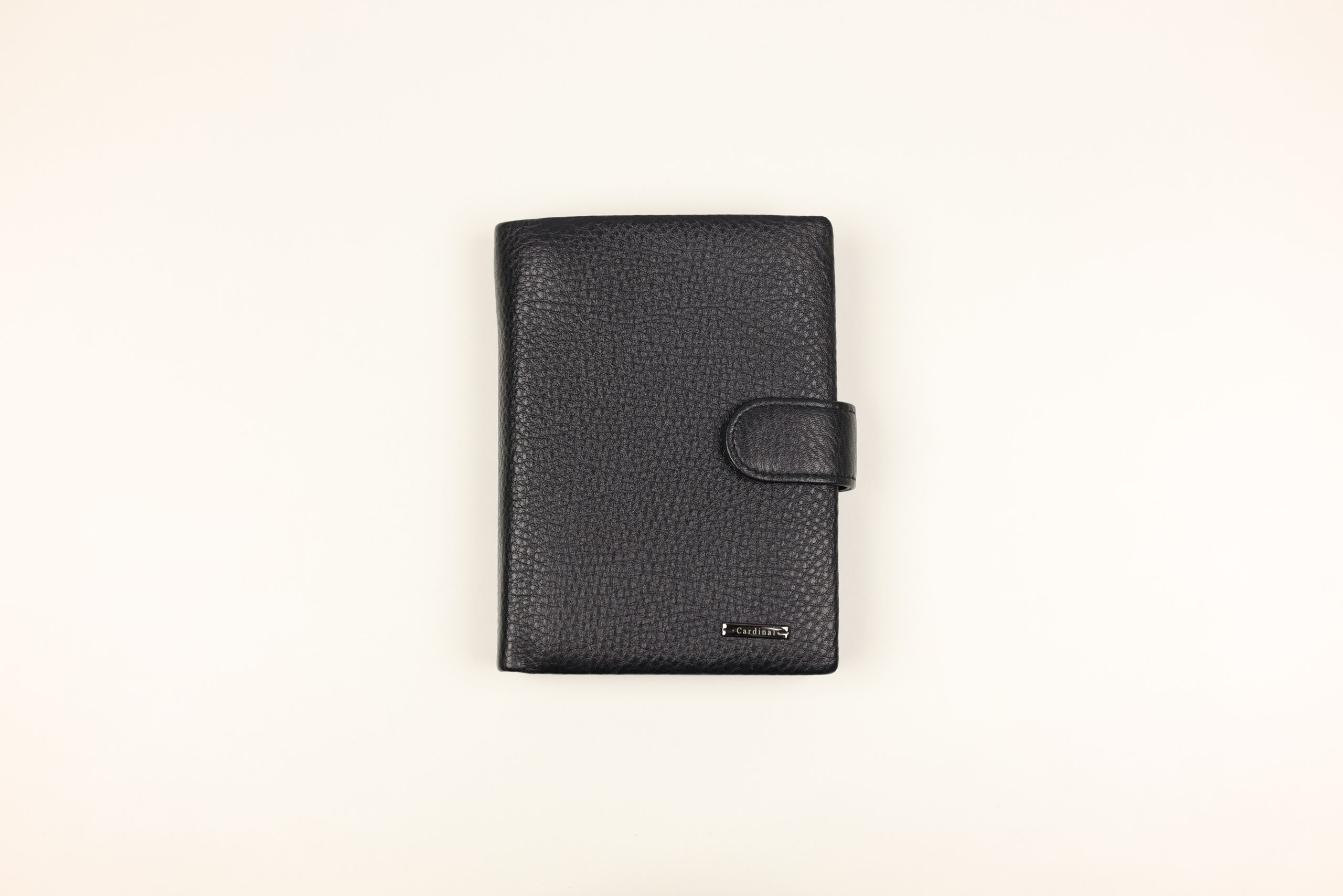 Чоловіче шкіряне портмоне Cardinal вертикальне на кнопці