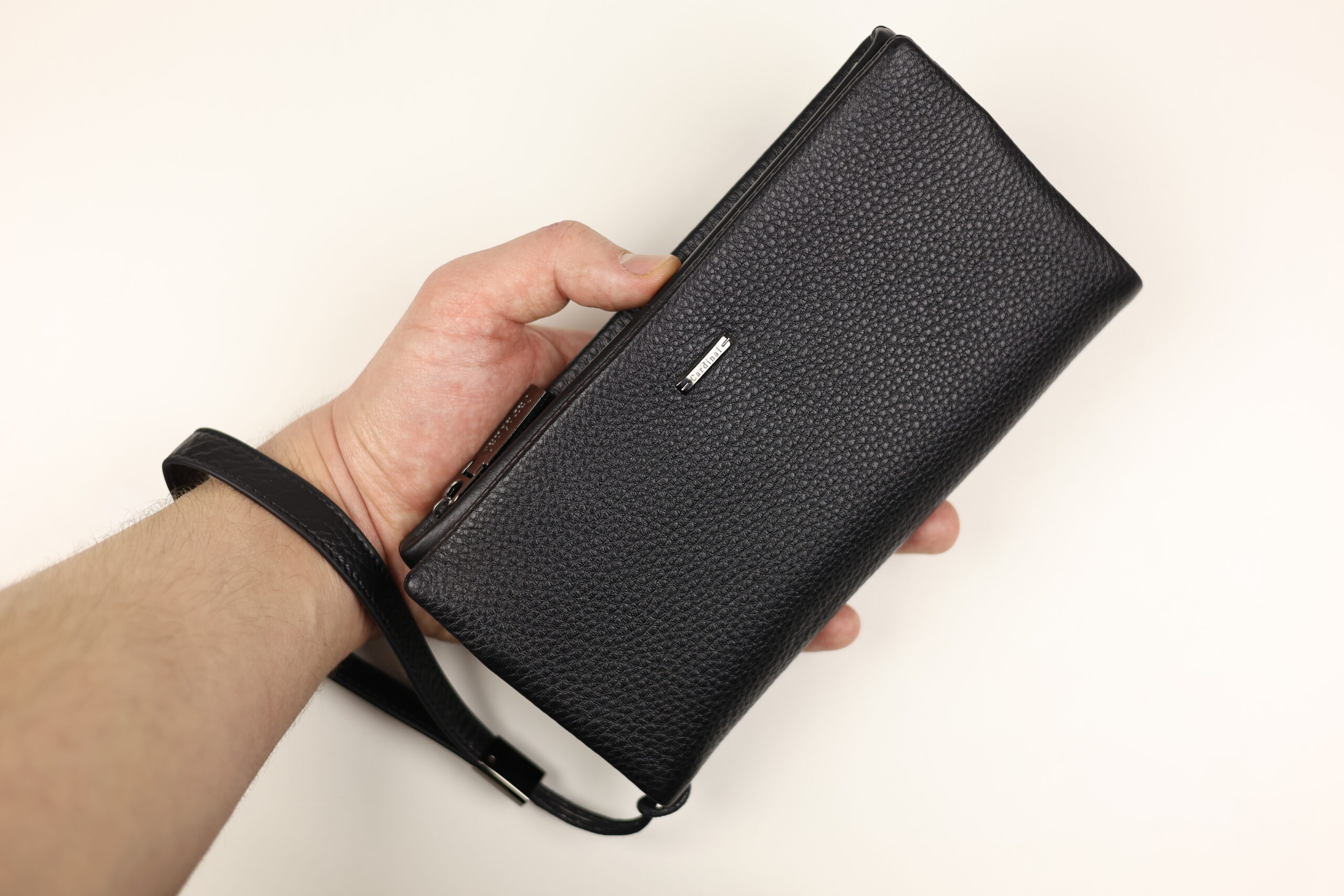 Чоловічий шкіряний клатч cardinal з ремінцем для руки (гаманець на блискавці) Чоловічий шкіряний клатч cardinal з ремінцем для руки (гаманець на блискавці)