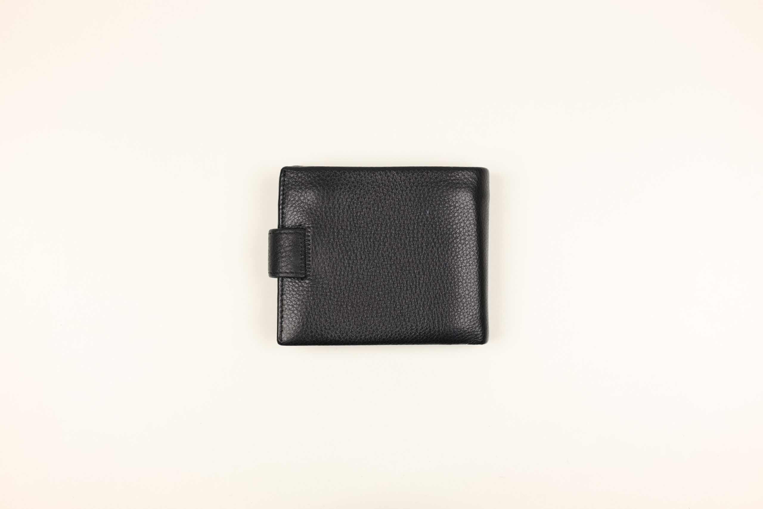 Чоловіче шкіряне портмоне cardinal горизонтальне на кнопці (2 прозорих вікна) Чоловіче шкіряне портмоне cardinal горизонтальне на кнопці (2 прозорих вікна)