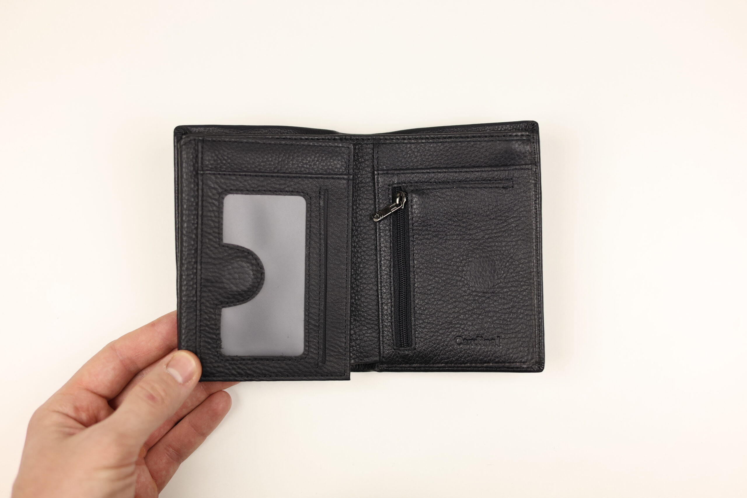 Чоловіче шкіряне портмоне cardinal вертикальне без кнопки Чоловіче шкіряне портмоне cardinal вертикальне без кнопки