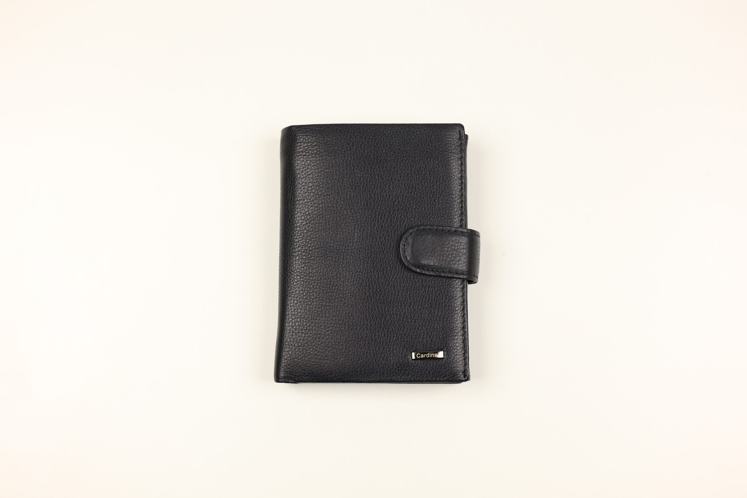 Чоловічий шкіряний гаманець Cardinal вертикальний на кнопці (1 прозоре віконце +
