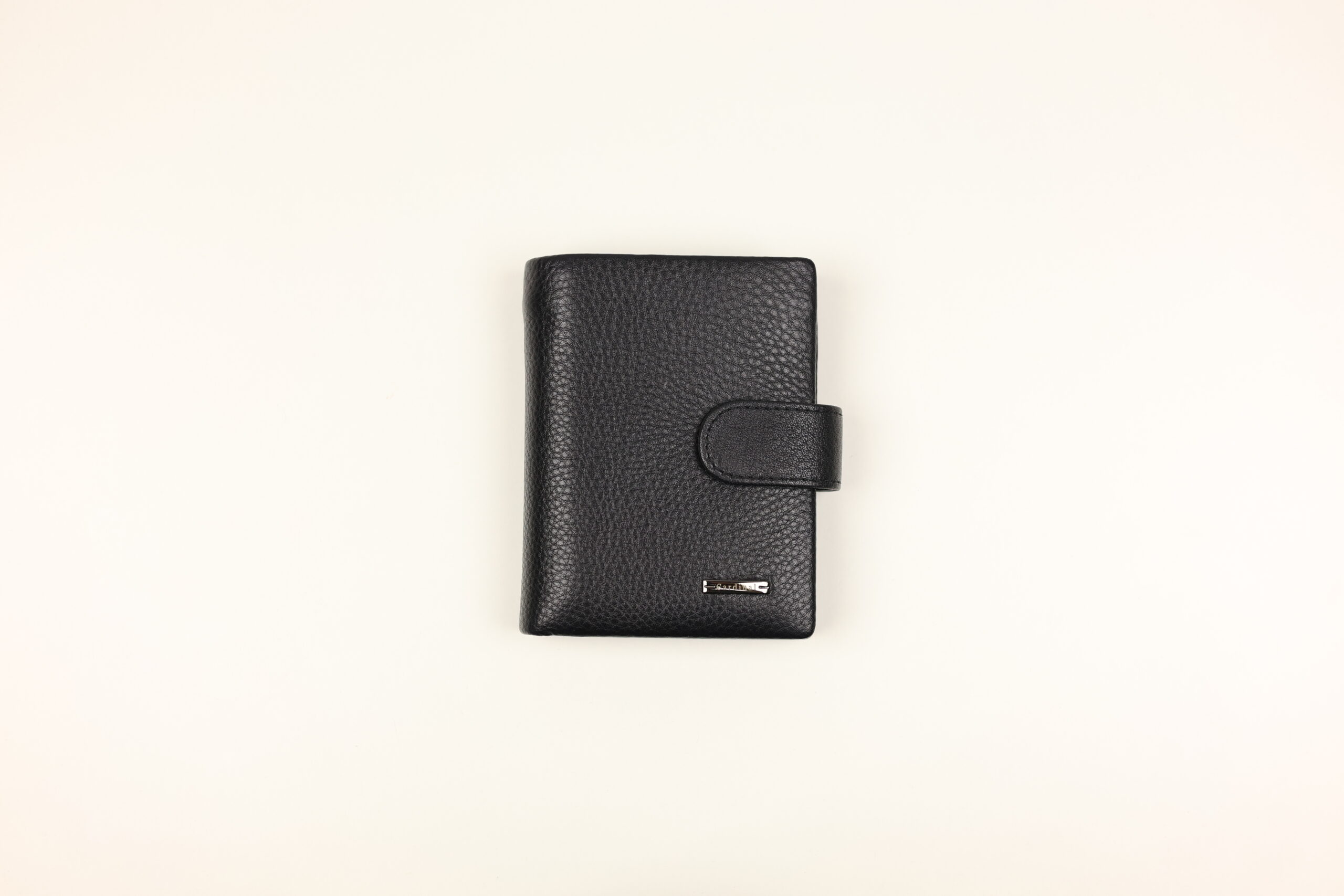 Чоловіче шкіряне портмоне Cardinal вертикальне на кнопці