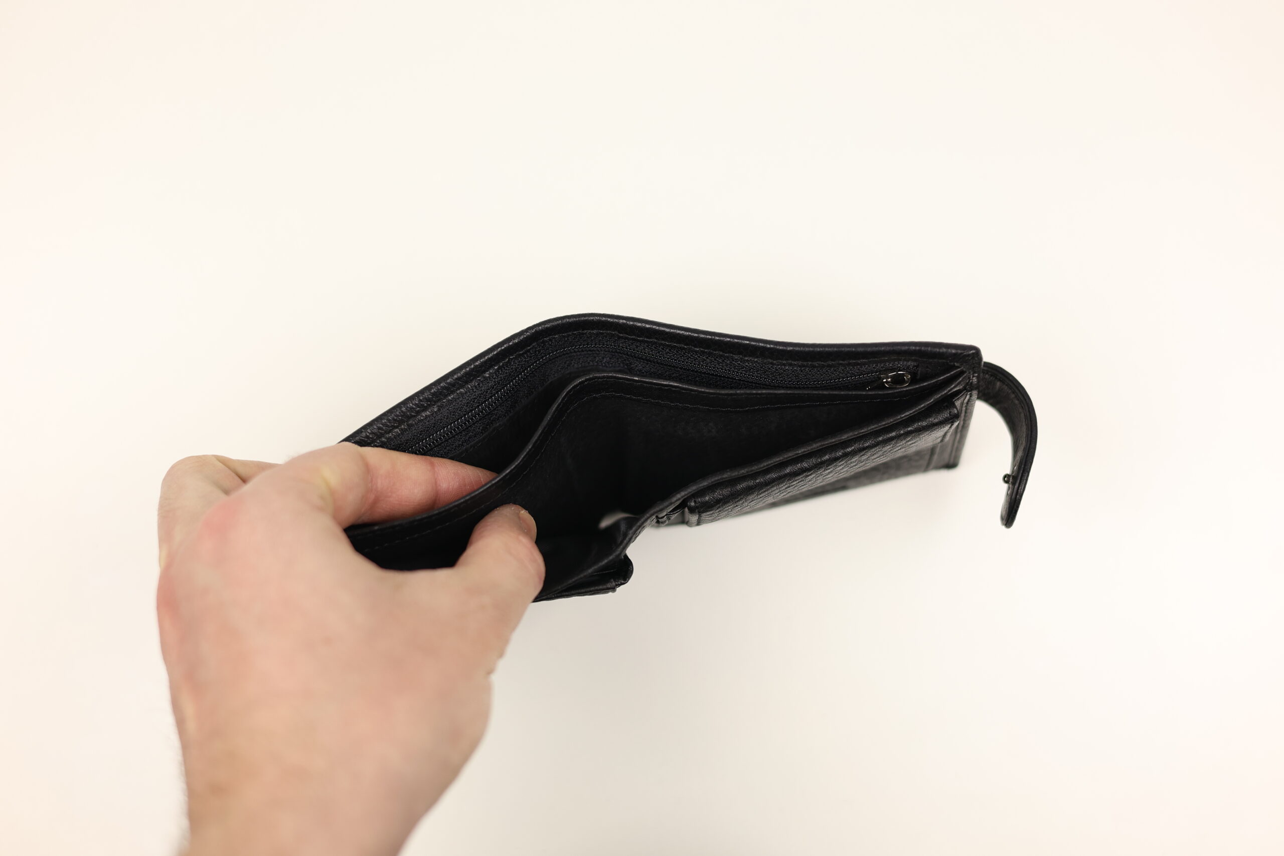 Чоловіче шкіряне портмоне cardinal горизонтальне на кнопці (2 прозорих вікна) Чоловіче шкіряне портмоне cardinal горизонтальне на кнопці (2 прозорих вікна)