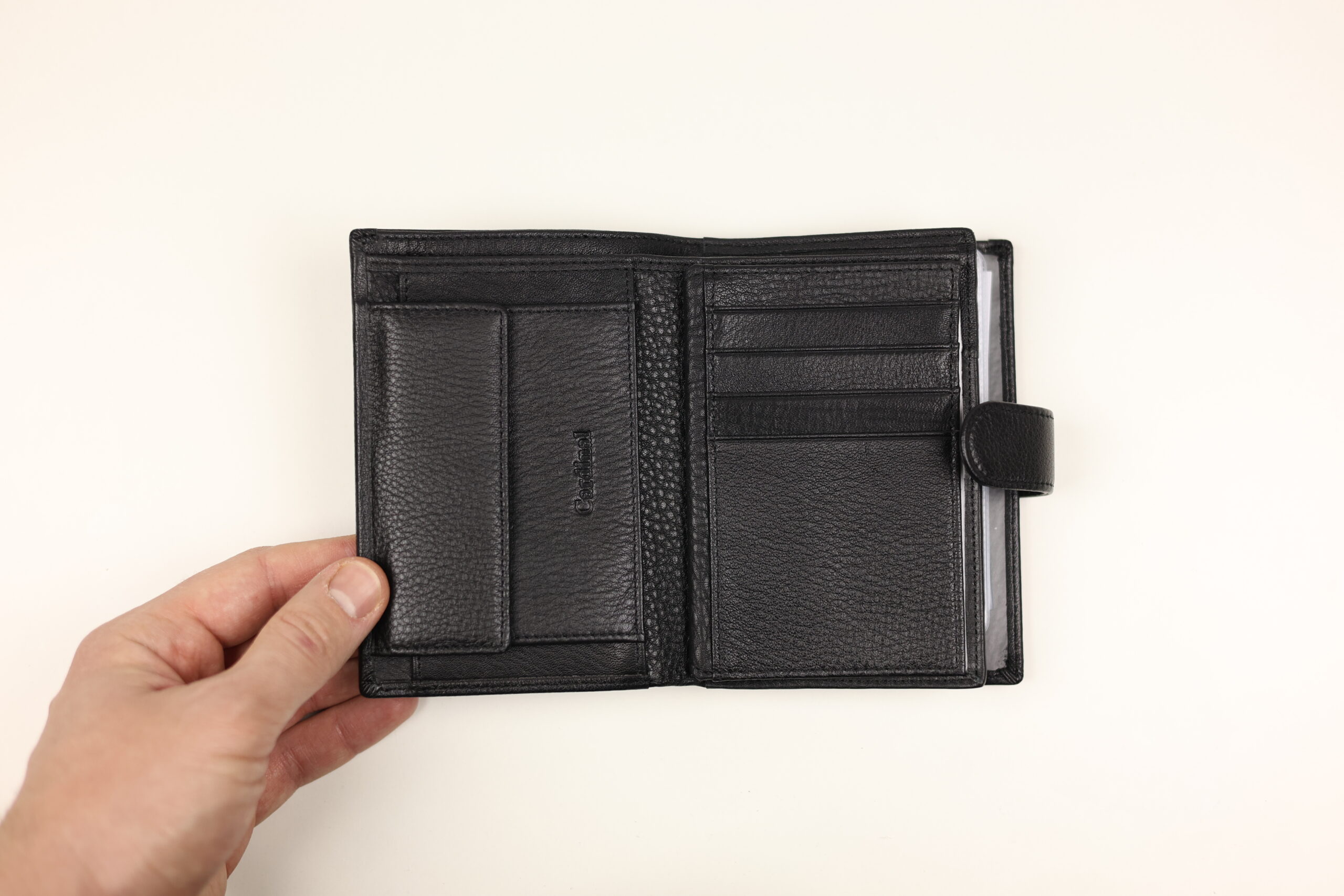 Чоловіче шкіряне портмоне cardinal вертикальне на кнопці Чоловіче шкіряне портмоне cardinal вертикальне на кнопці